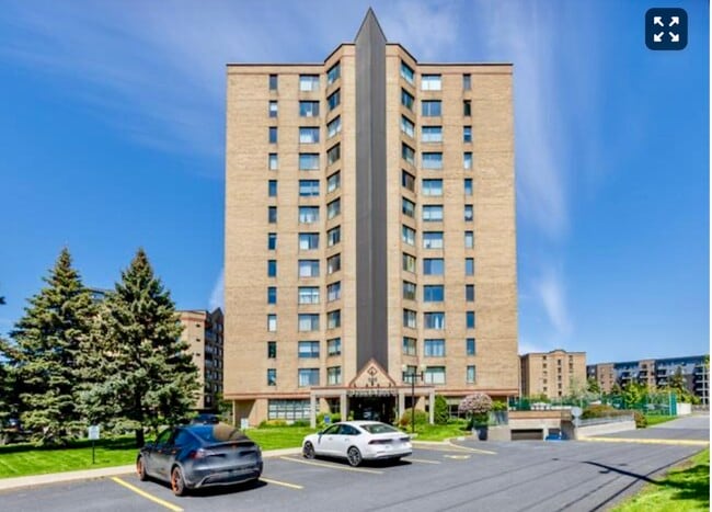 Building Photo - 500 Rue Saint-François