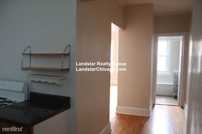 Building Photo - 1 br, 1 bath Apartment - 4913 N Whipple St