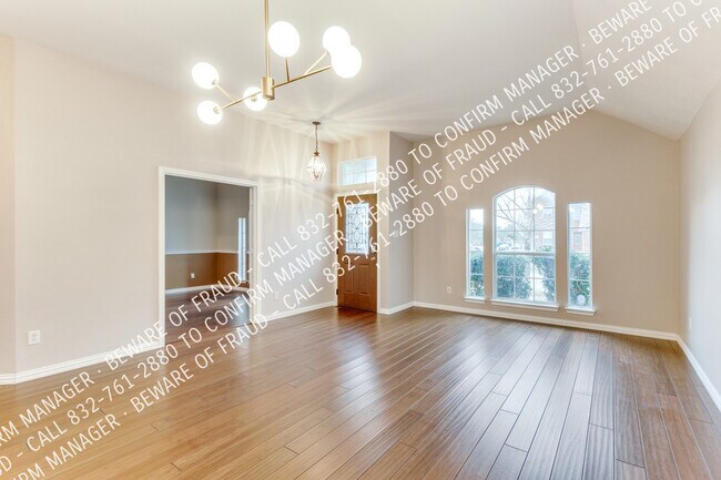 Building Photo - 4 bedroom Home in the Heart of Burleson Re...