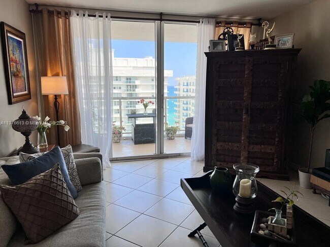 Foto del edificio - 5600 Collins Ave