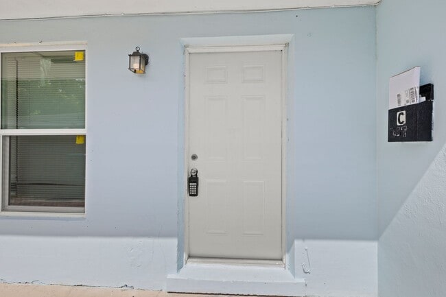 Building Photo - 143 W 28th St