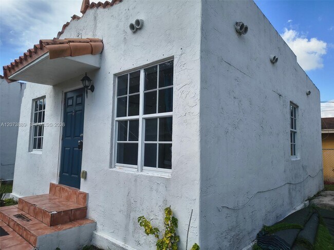 Foto del edificio - 230 NW 64th St