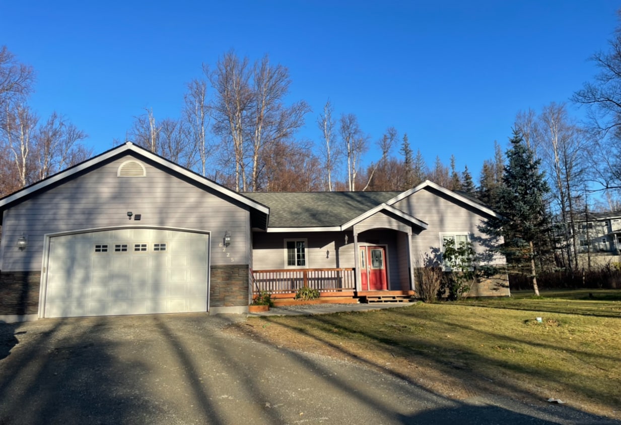 Primary Photo - Private and conveniently located 3 bedroom...