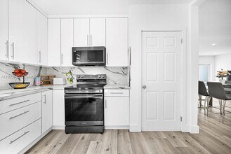 Building Photo - 876 NE 81st St