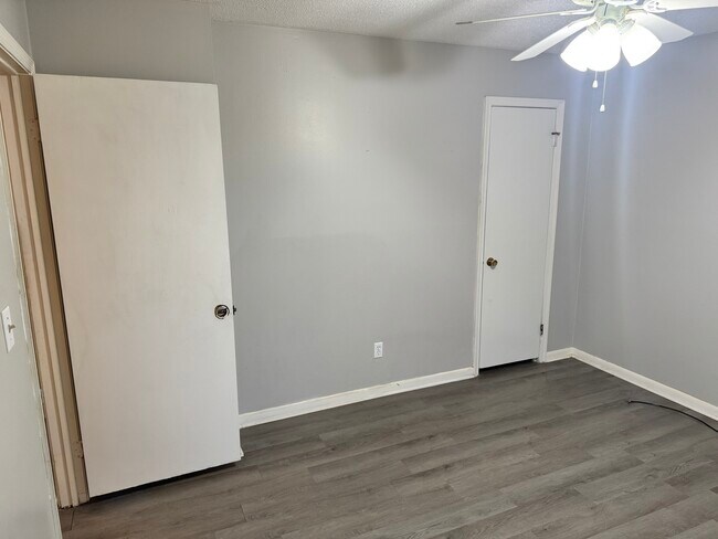 Foto del edificio - 79 W Dupree St