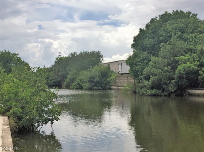 Foto del edificio - 1421 SE 10th Terrace