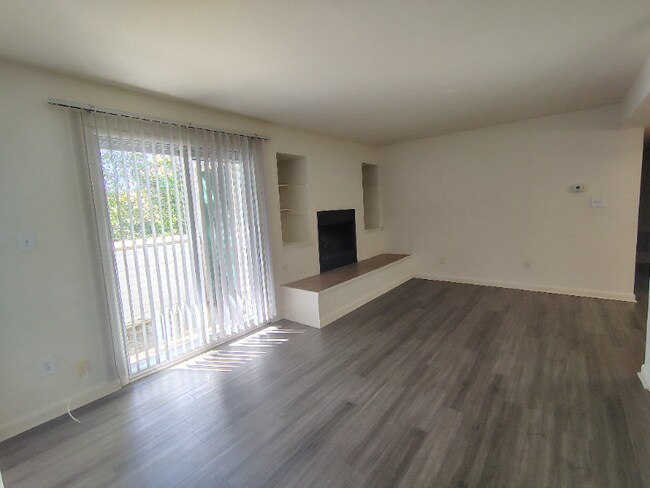 Foto del edificio - 600 Reusens Rd