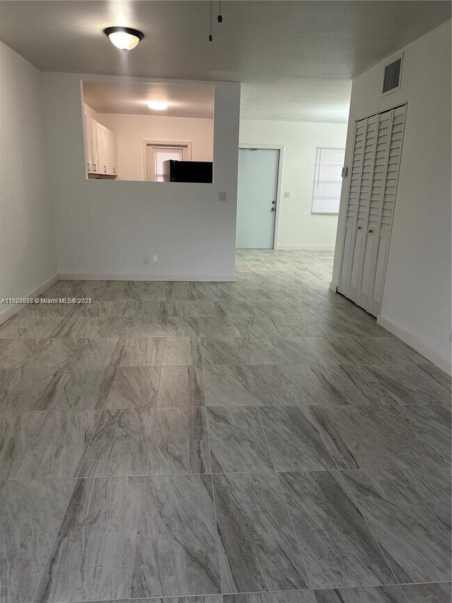 Foto del edificio - 4730 NW 10th Ct