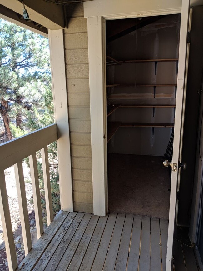 Building Photo - Free Rent for 2 months.   3-Bedroom, 2-Bath Oasis: Close to Hospital, Washer/Dryer Included, Park...