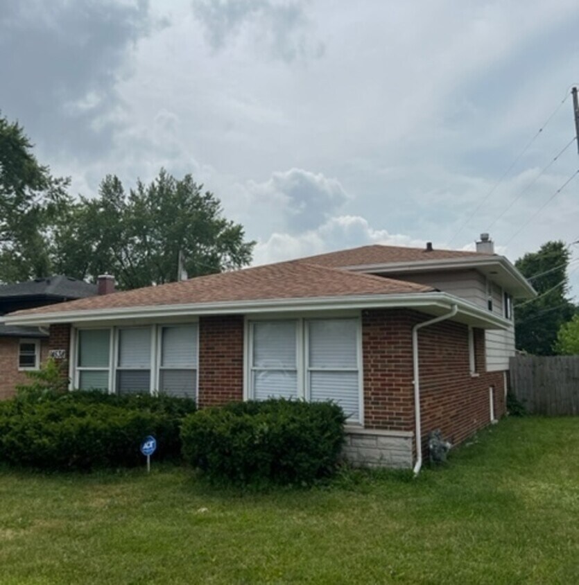 Primary Photo - 14538 Kimbark Ave