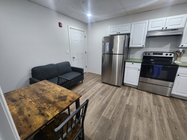 Foto del edificio - 151 S Main St