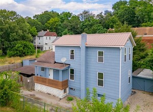 Building Photo - 305 1/2 E Lutton St