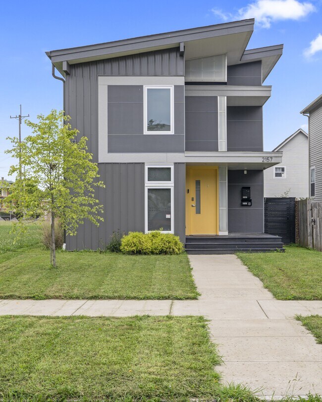 Building Photo - 2157 N Park Ave