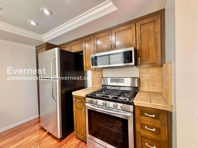 Building Photo - 4455 Rockland Pl
