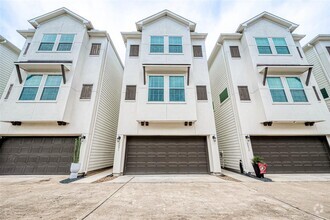 Building Photo - 2051 Sherwood Forest St