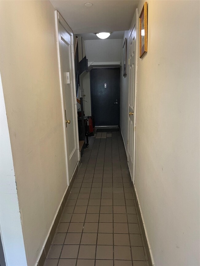 Building Photo - 1833 Phelan Pl