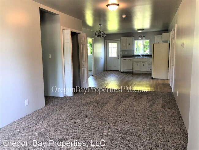 Building Photo - 3 br, 1 bath House - 135 N. Marple