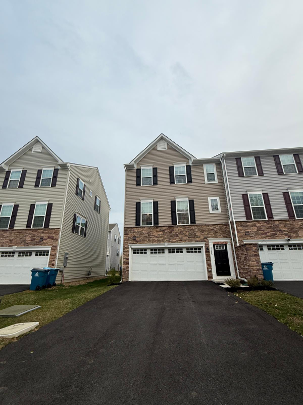 Building Photo - 2125 Rivers Dr