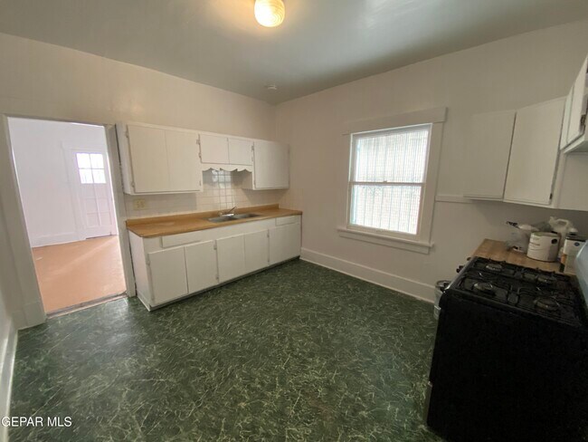 Building Photo - 3211 Tularosa Ave