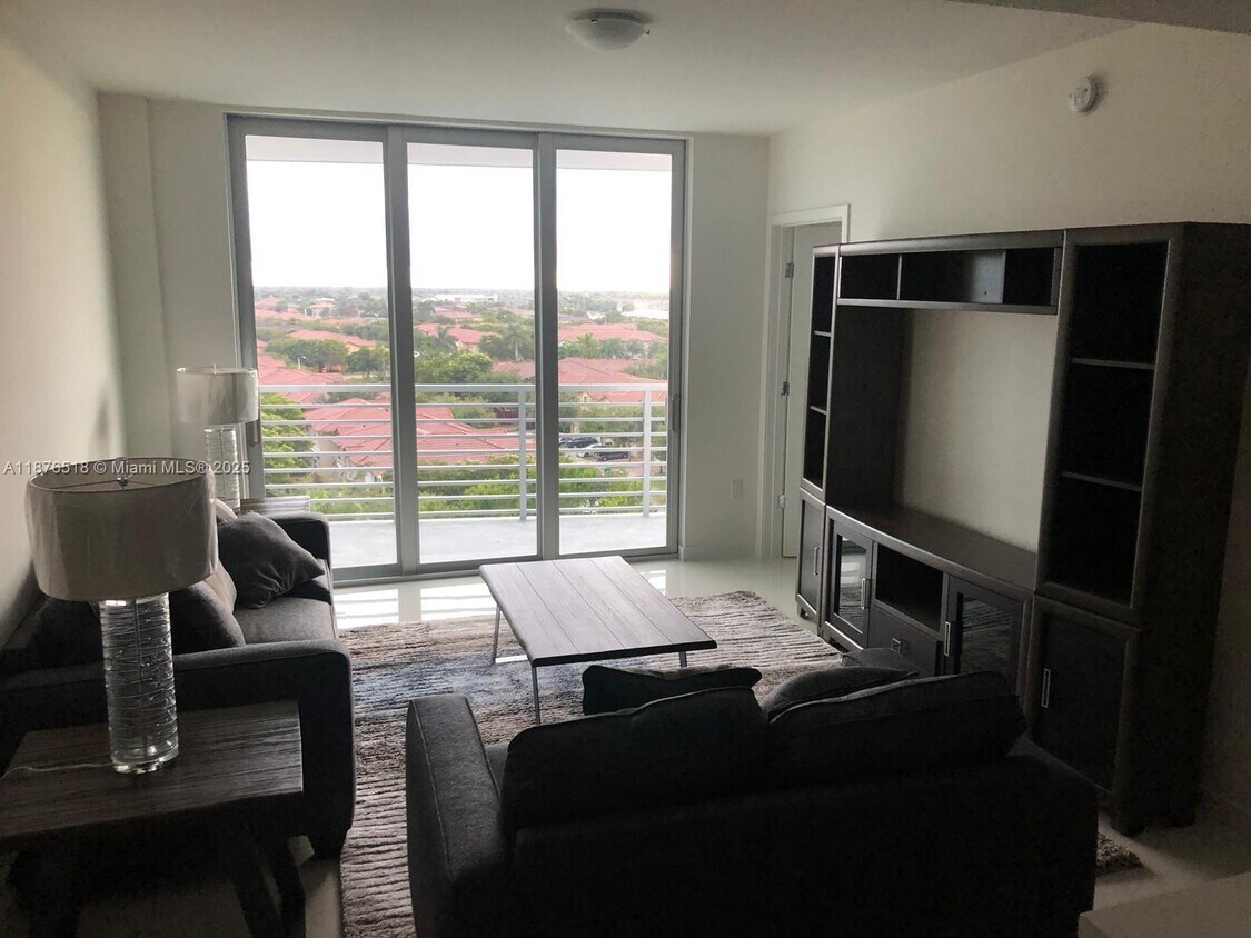 Foto principal - 7875 NW 107th Ave