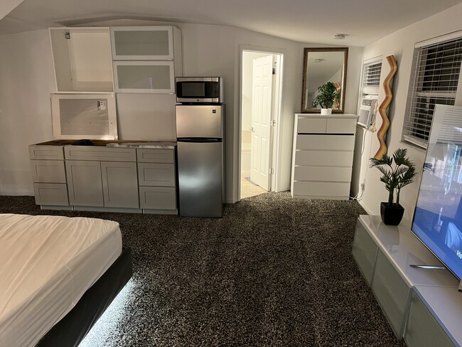 Building Photo - 1310 Daytona Ave