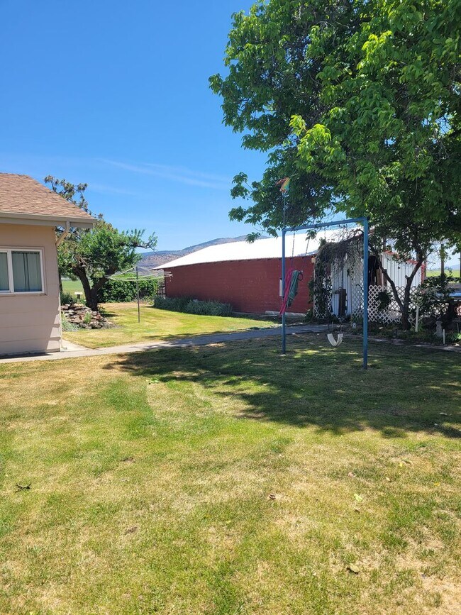 Foto del edificio - Large 3 Bedroom, 2 Bath Home