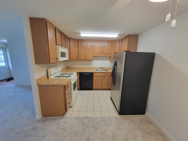Building Photo - 117 Cotuit Ct