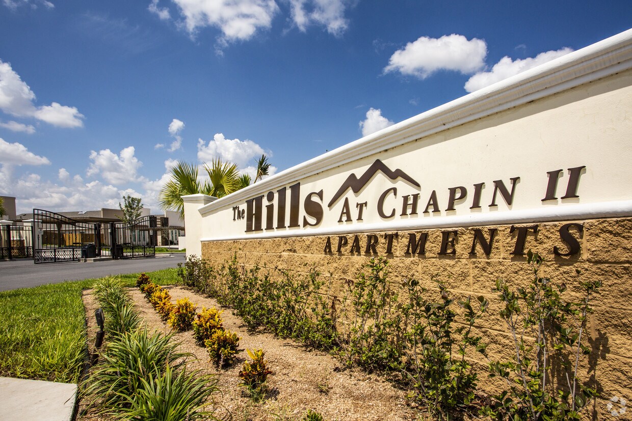 Foto principal - Hills at Chapin Apartments