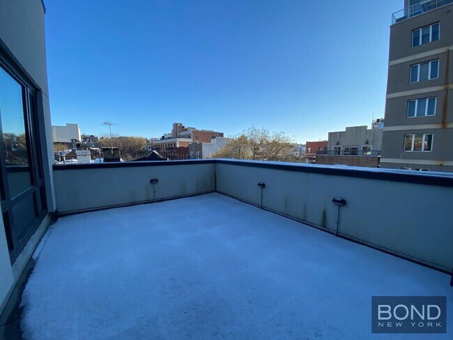 Building Photo - 635 Fourth Avenue
