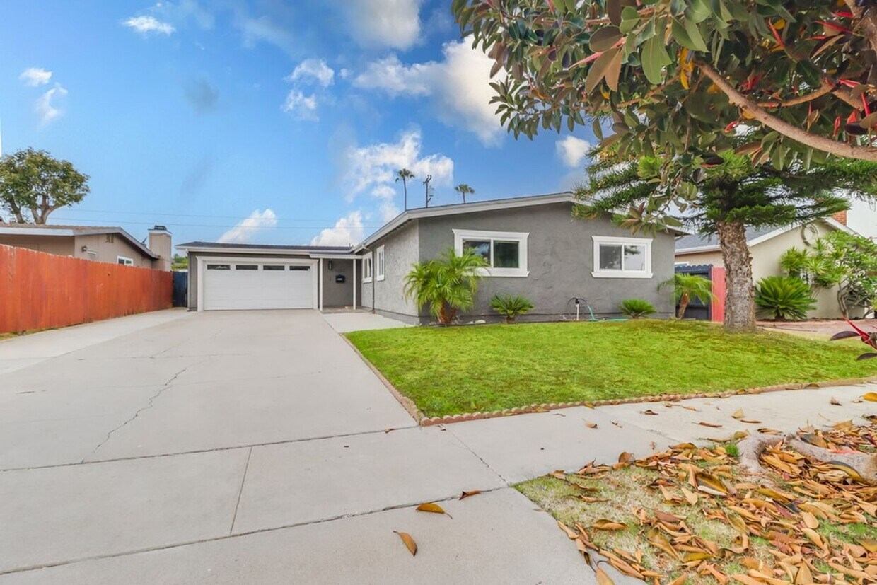 Primary Photo - Imperial Beach, Gorgeous 4 bed 2 bath home...