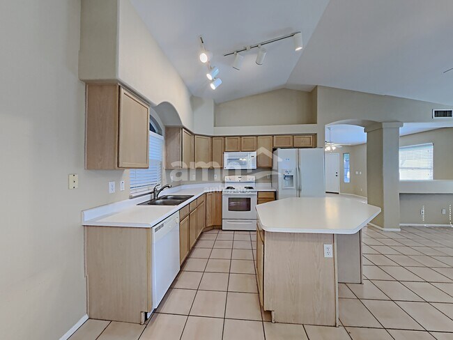 Foto del edificio - 15681 W Magnolia St