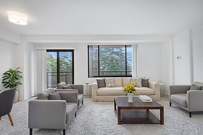 Building Photo - 3315 Wisconsin Ave NW