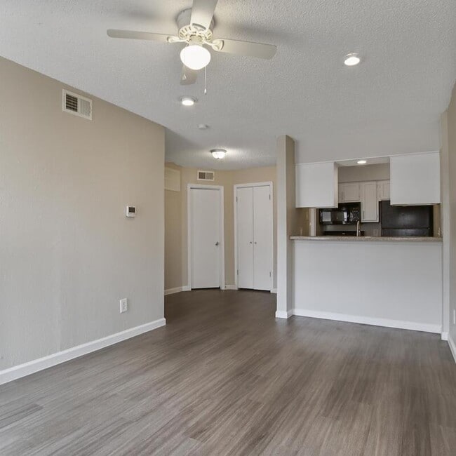 Building Photo - 9520 Royal Lane - 123D