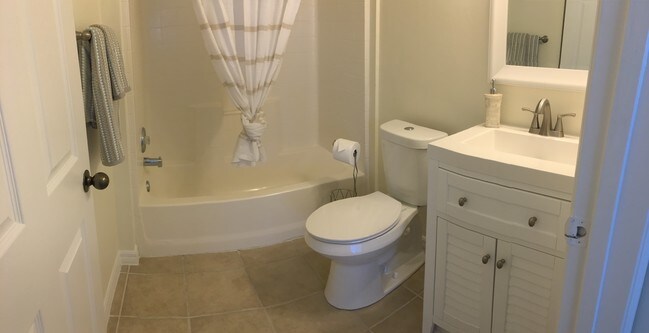 En-suite bathroom #2 - 325 E Church St