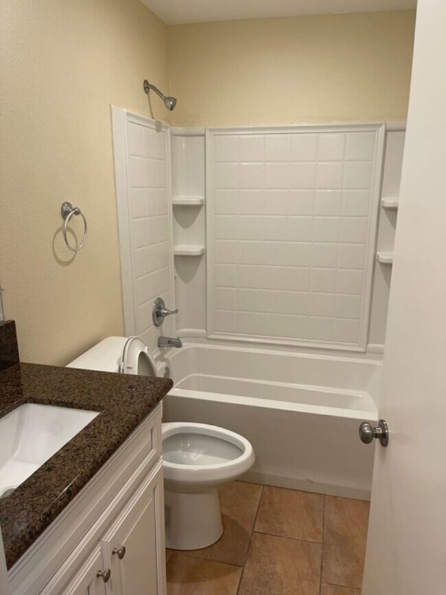 Foto del edificio - cute and cozy condo * virtual tour * by ap...