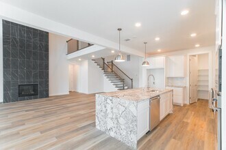 Building Photo - 11 Mariposa Wds Dr