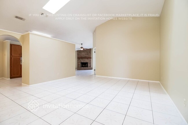 Building Photo - 1369 Tindaro Dr