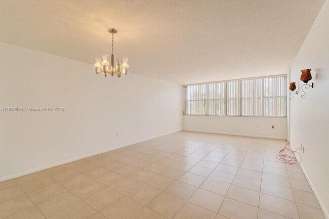 Building Photo - 1 bedroom in North Miami Beach FL 33179