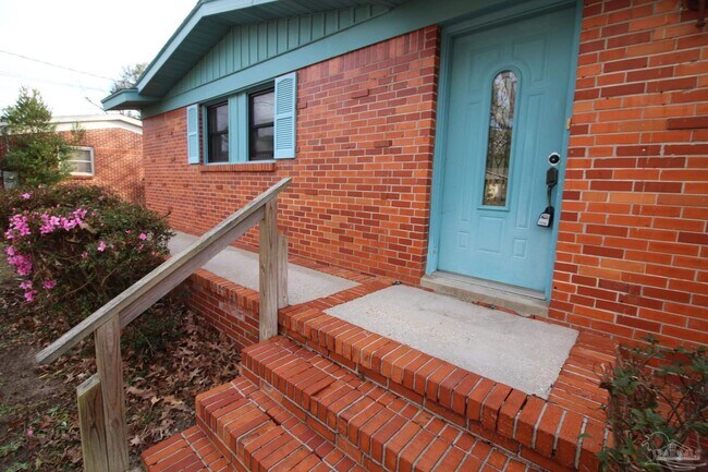 Building Photo - 3801 Forest Glen Dr