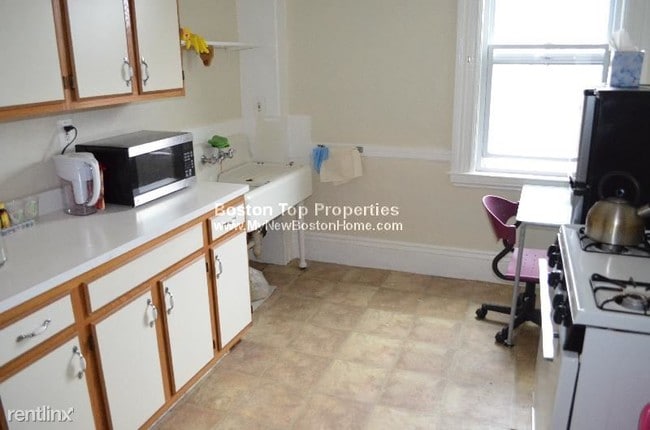 Building Photo - 47 Delle Ave