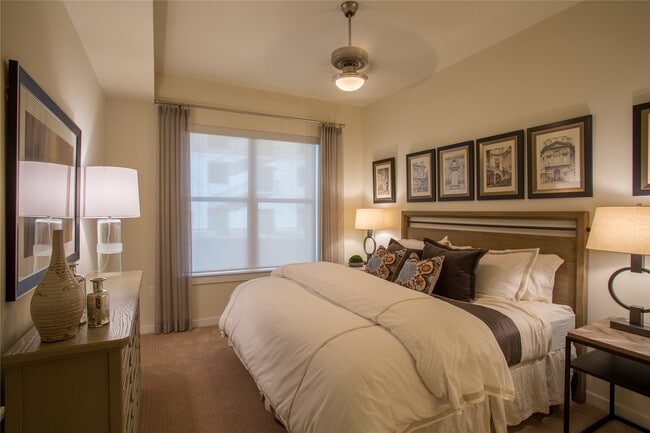 Building Photo - 500 Crawford St