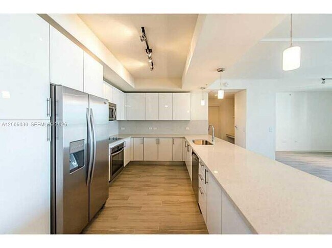 Foto del edificio - 999 SW 1st Ave