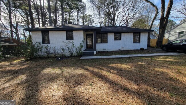 Building Photo - 3743 Poplar Dr