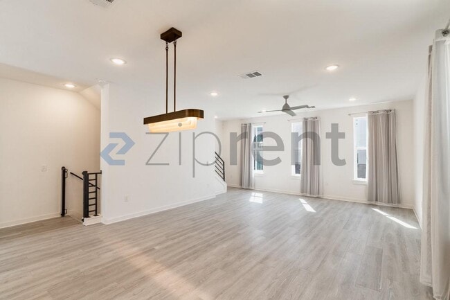 Building Photo - Unit 17