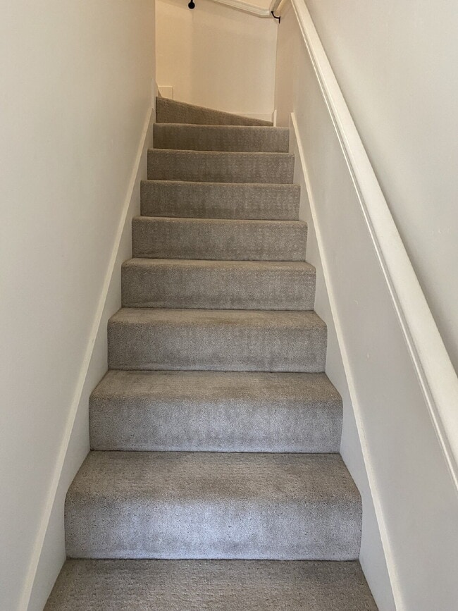 Building Photo - Beautiful Townhome in New Castle