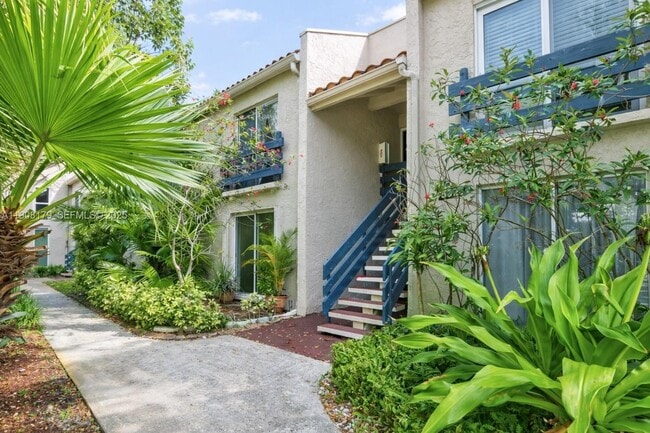 Building Photo - 5332 NE 6th Ave