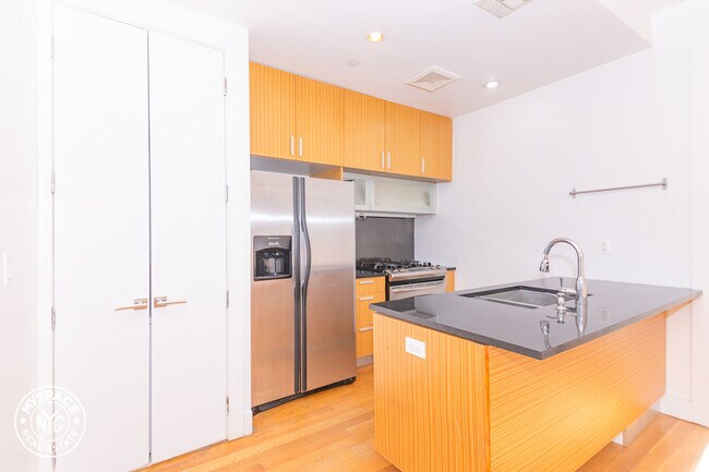 Building Photo - 161 Meserole St