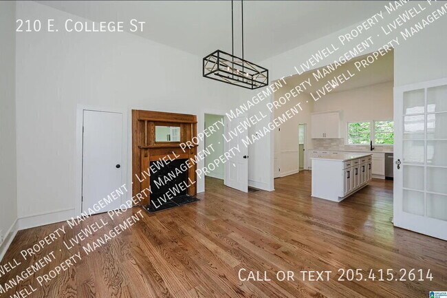 Foto del edificio - 210 E College St