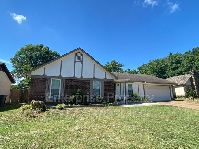 Building Photo - 6603 Chesapeake Dr