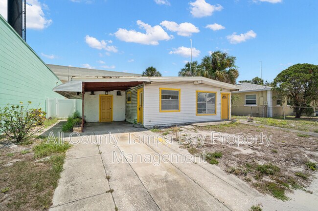 Photo - 1541 W La Salle St House